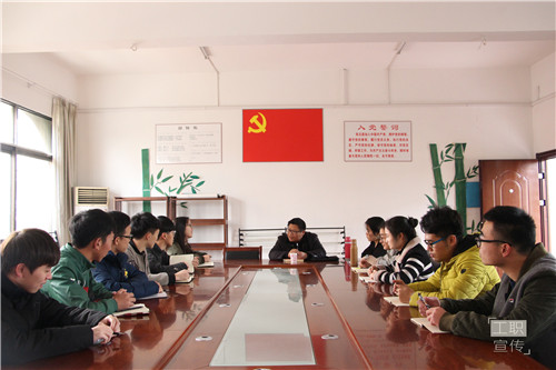 公务员面试经验交流座谈会顺利展开